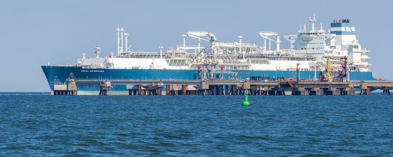 The floating LNG storage and regasification unit Höegh Esperanza moored at the Wilhelmshaven LNG terminal in Germany
