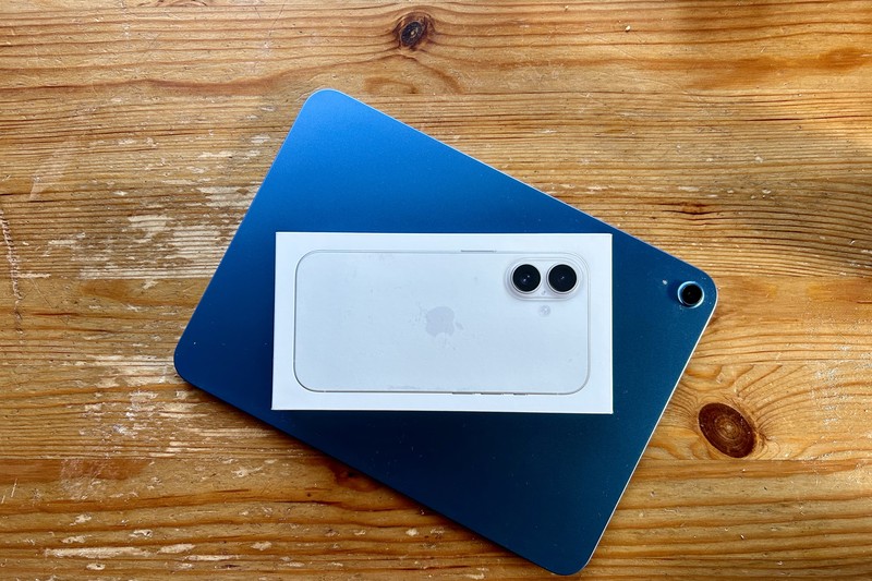 Screenshot showing Siri's conversational response to a mathematical query on an iPhone