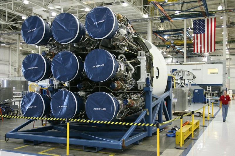 Rocket engine assembly in an aerospace manufacturing facility