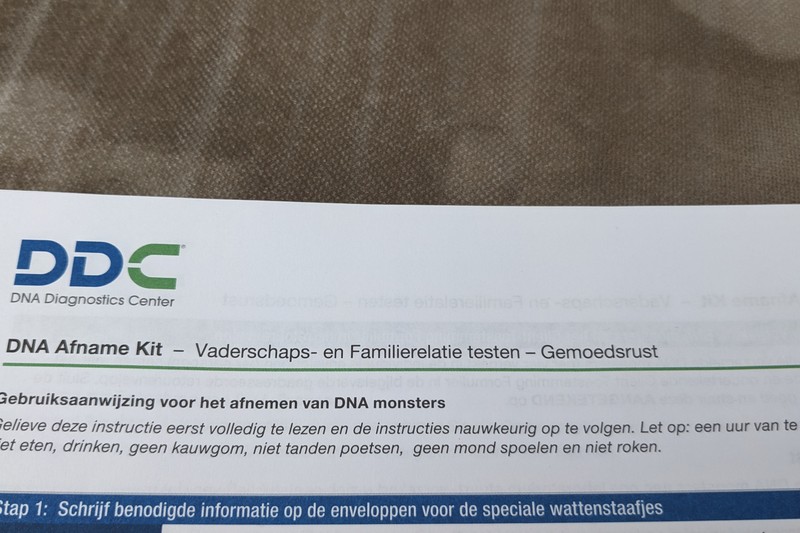 Instruction sheet for a DNA Diagnostics Center paternity and family relationship testing kit
