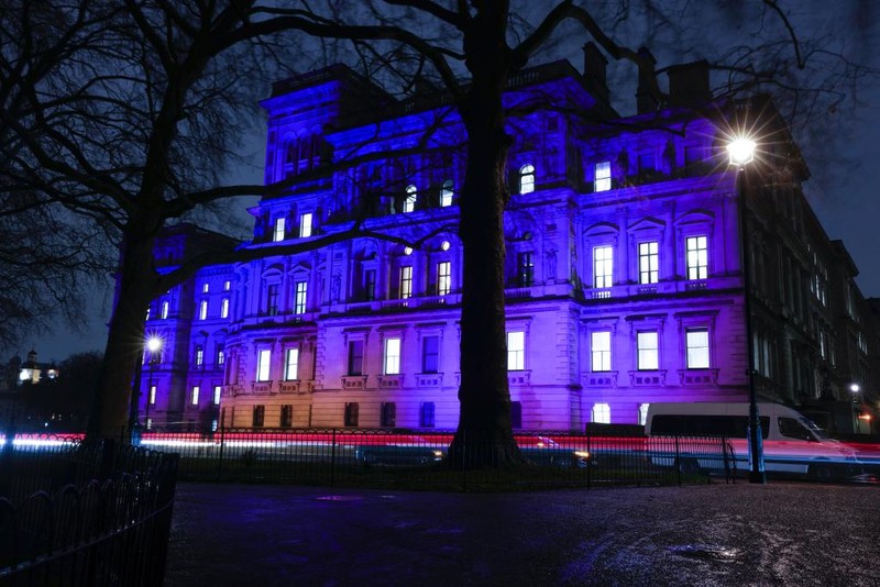 Aerial view of Meta's headquarters campus in Menlo Park, California, with office buildings, parking lots, and the San Francisco Bay in the background