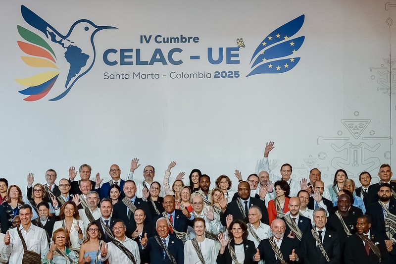 Group photo of delegates at the IV CELAC-EU Summit in Santa Marta, Colombia, 2025
